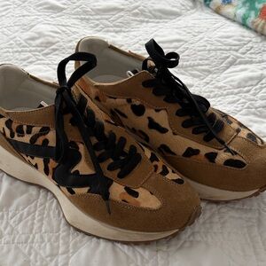 Steve Madden Tan and Black Sneakers